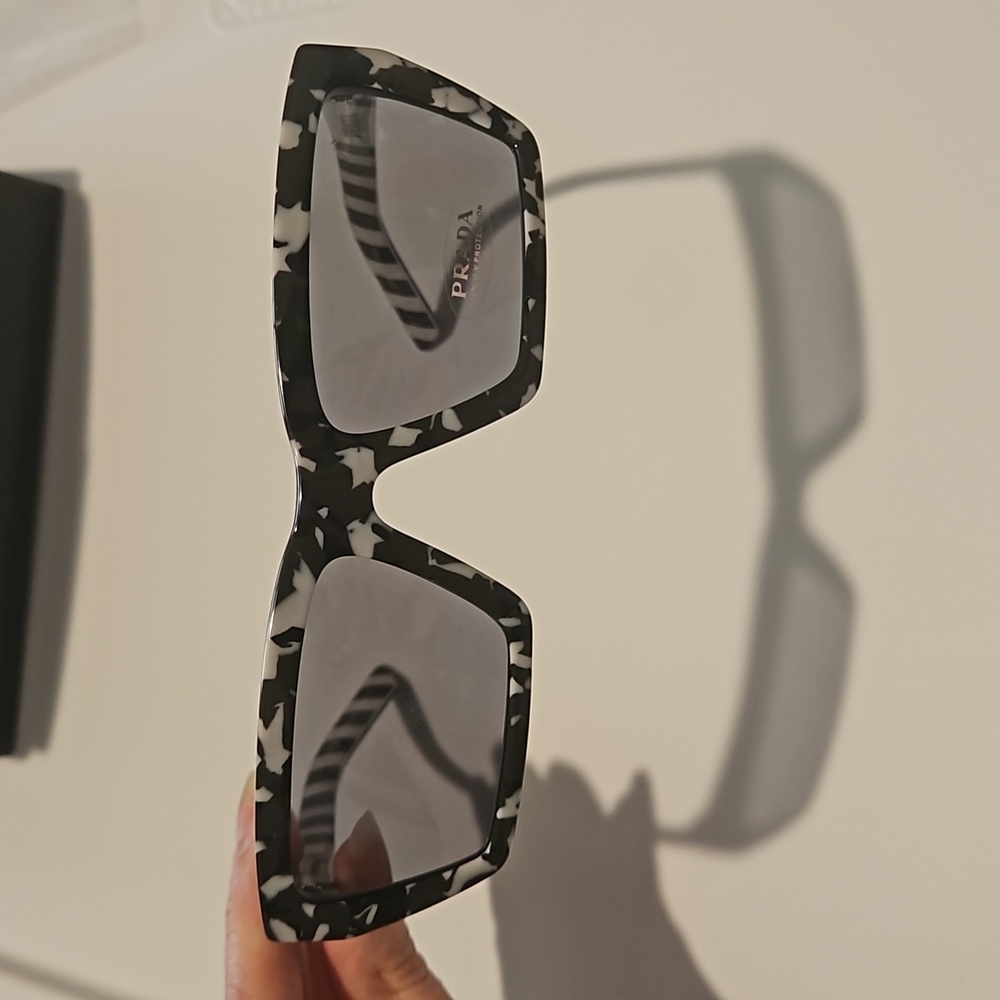 NWT Authentic Prada sunglasses with case and 2 cleaning cloth - Picture 9 of 9